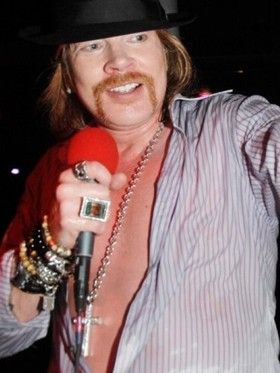 Axl Rose o novo vocalista do AC DC revela sua música favorita da banda