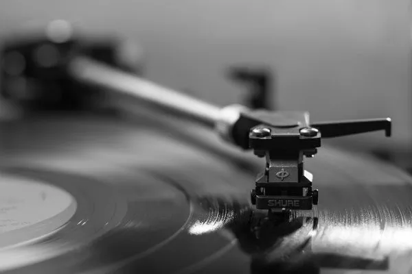 Cómo limpiar discos de vinilo: la fórmula 'mágica' (y consejos de  conservación)