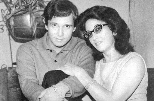Roberto Carlos y su madre Laura en foto blanco y negro