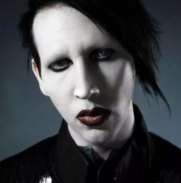 Marilyn Manson posa para la foto y marca la historia del heavy metal