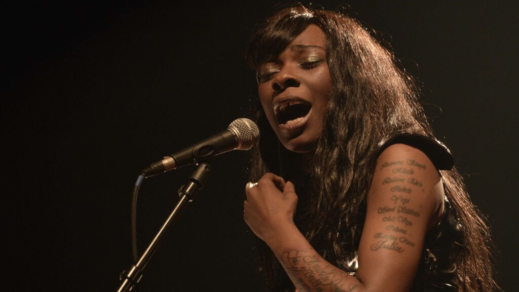 La cantante Concha Buika cantando flamenco