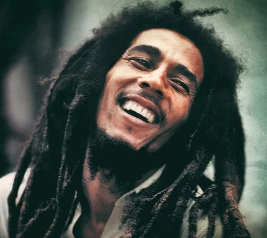 Bob Marley sonríe en la foto