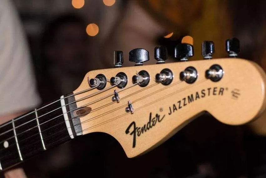 Una guitarra eléctrica Fender jazzmaster