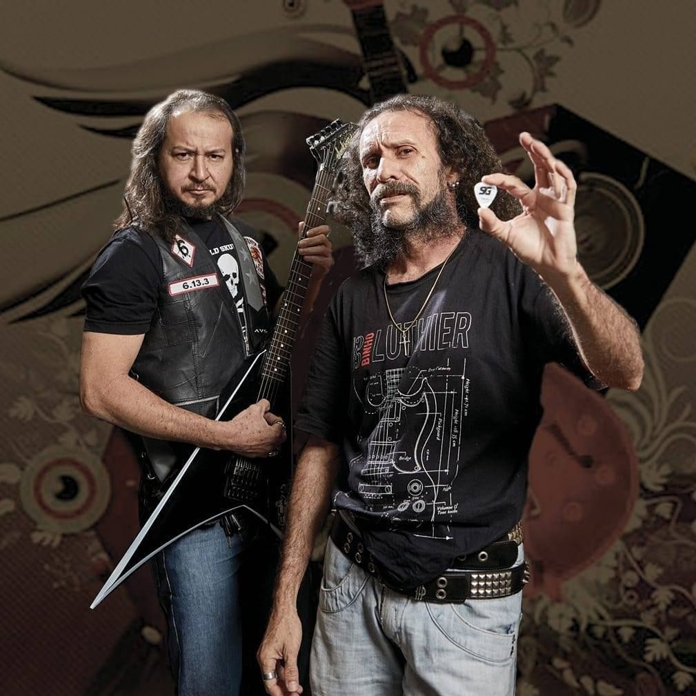 O guitarrista D'castro e o vocalista Marcelo Kalunga, um dos cantores desconhecidos que cantam muito