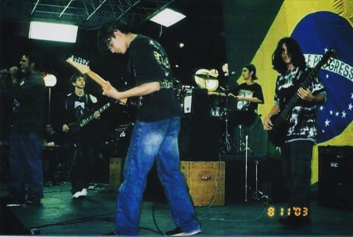 Show da banda Liserus, em 2003, uma das primeiras bandas do novo instrutor de baixo do Cifra Club