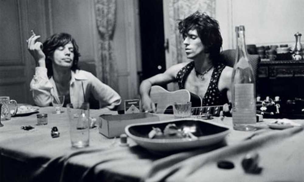 Mick Jagger e Keith Richards durante as gravações de Exile On Main St., disco que completa 50 anos em 2022