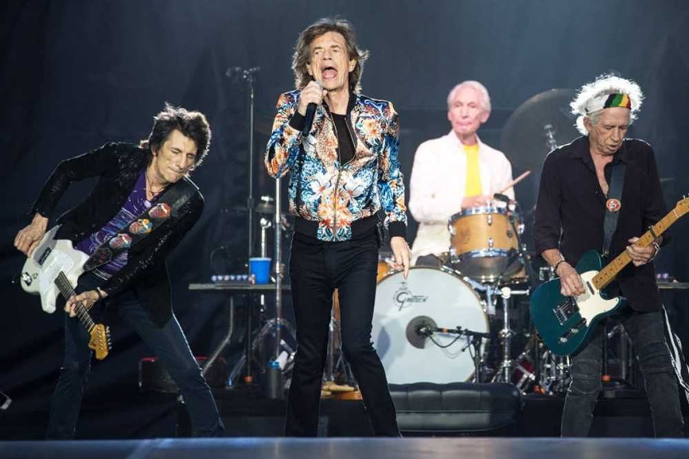 Rolling Stones se apresentando em show