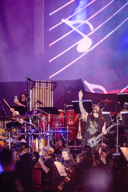Sepultura e Orquestra Sinfônica Brasileira tocando no Rock in Rio