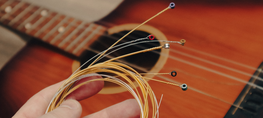 cordas de violão ou guitarra