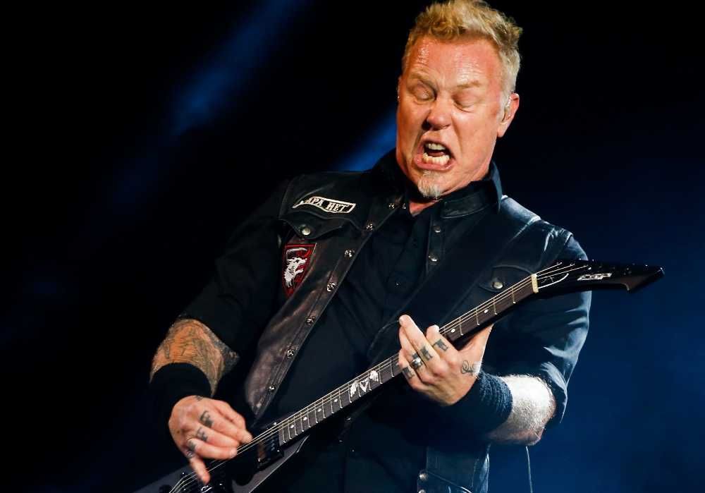 James Hetfield tocando guitarra em show do Metallica