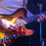 como tocar solos de guitarra