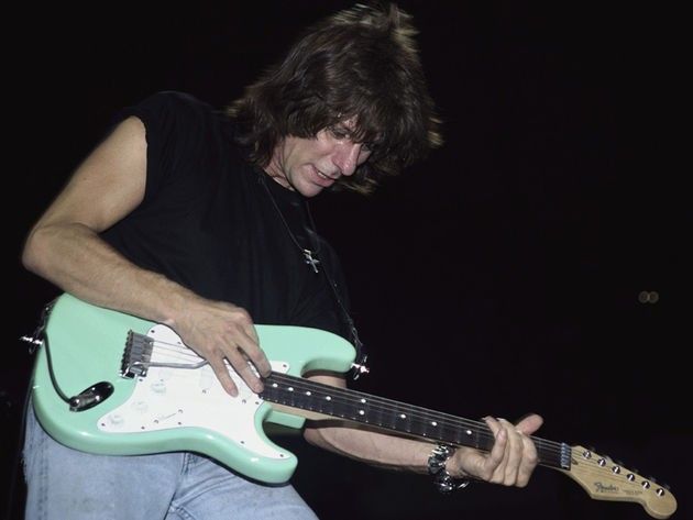 Jeff Beck usando alavanca de guitarra em show