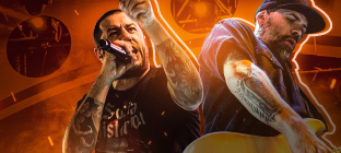 En la imagen la banda CPM22 se presenta en vivo