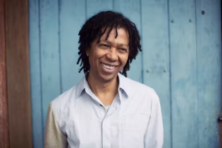 Djavan ganha biografia em comemoração aos 50 anos de carreira