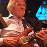 Imagem do artista John Mclaughlin