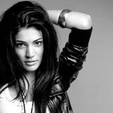 Imagen del artista Ivi Adamou