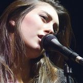 Imagem do artista Elif Demirezer