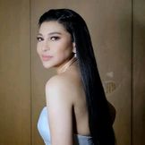 Imagen del artista Lani Misalucha