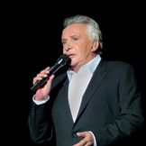 Imagem do artista Michel Sardou