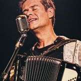 Imagem do artista Marcelo Jeneci