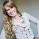 Imagen del artista Elizângela Paula
