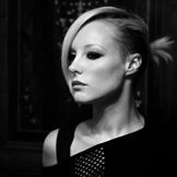 Imagem do artista Emma Hewitt