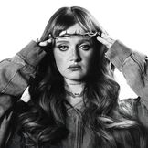 Imagem do artista Carolina Deslandes