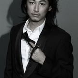 Imagem do artista Dean Fujioka