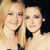 Imagen del artista Dakota Fanning And Kristen Stewart