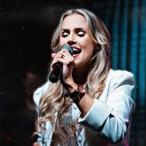 Imagen del artista Elizângela Paula