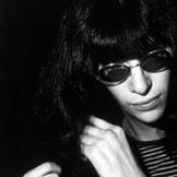 Imagem do artista Joey Ramone