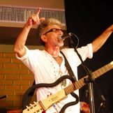 Imagen del artista Neuber Uchôa