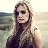 Imagem do artista Alexandra Stan