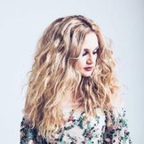 Imagem do artista Hollyn