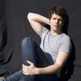 Imagem do artista Jonathan Groff