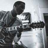 Artist image Leon Bridges