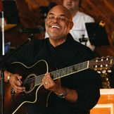 Imagen del artista Israel Houghton