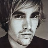 Imagem do artista Charlie Simpson