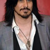 Imagen del artista Gilby Clarke