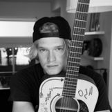 Imagem do artista Cody Simpson