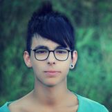 Imagen del artista Suit