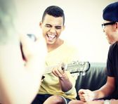 Foto de Lucas e Orelha 
