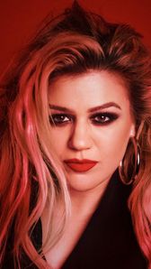 Photo of Kelly Clarkson