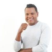 Foto del artista Omar Geles