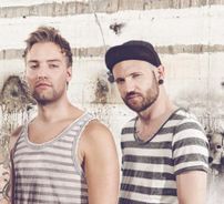 Foto de His Statue Falls