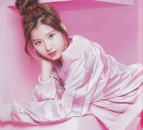 Foto de Sana (TWICE)