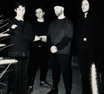 Foto de Above, Below