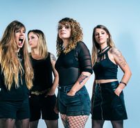 Foto de FALLEN LILLIES