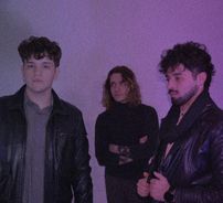 Foto de Mientras El Lobo