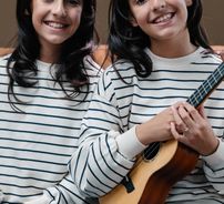 Foto de Amanda e Ana Laura - Gêmeas Wolfart